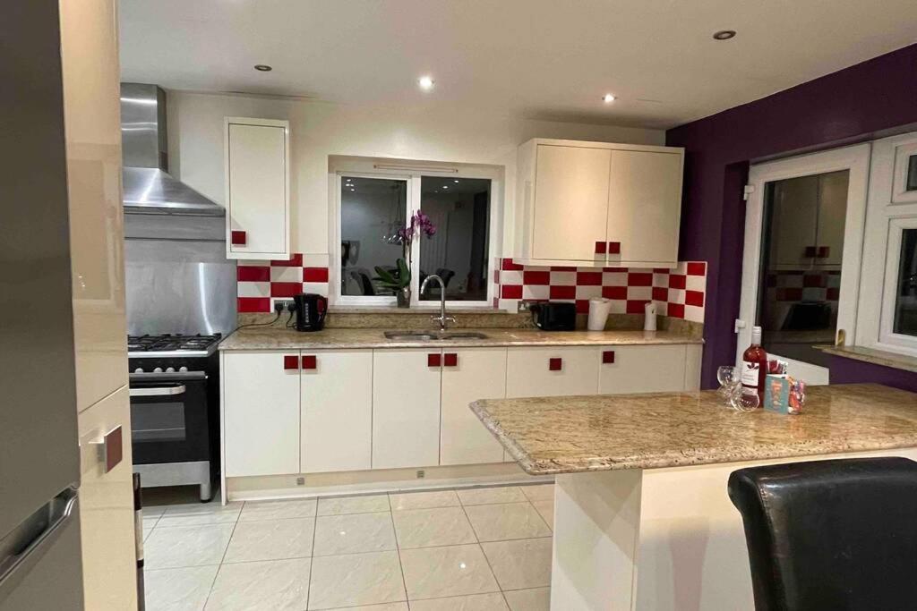 Vila Detached Bungalow II Big Garden II Pet Friendly Hednesford Exteriér fotografie