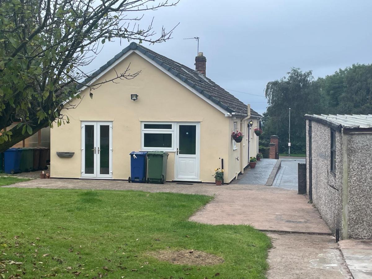 Vila Detached Bungalow II Big Garden II Pet Friendly Hednesford Exteriér fotografie